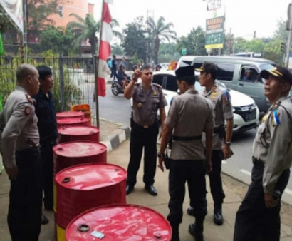 Jelang Idul Fitri, Kabag Ops Polres Metro Jakarta Barat Mengecek Pos Pengamanan Lebaran