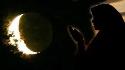 Keistimewaan Malam Ramadhan dalam Persepsi Penyair
