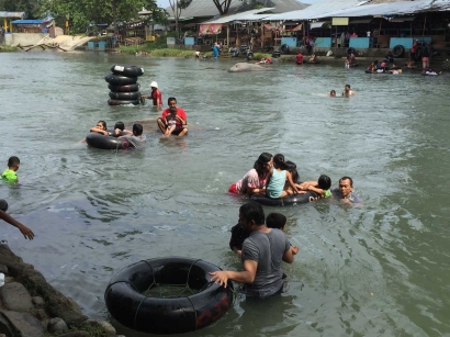 Bate Iliek, Wisata Sungai yang Selalu Ramai