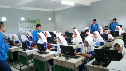 Mahasiswa BSI Mengadakan Kegiatan Pelatihan Mengetik di SMK AL BASYARIAH