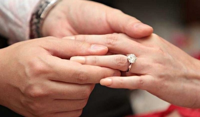 Lika Liku Kehidupan Mengawali  Empat Puluh Empat Tahun Pernikahan