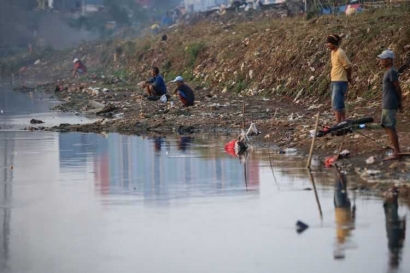 Tentang Pembersihan Sungai Jakarta