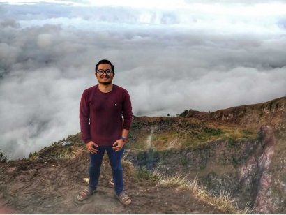 "Clouds of Sandwich Phenomenon", Keindahan Tak Terduga di Gunung Batur