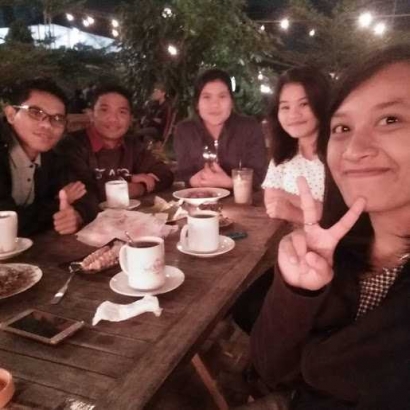 Suatu Malam di Cafe Cokelat Klasik, Malang
