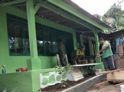 Satgas TMMD 102 Mojokerto Tuntaskan Bedah Rumah Mbah Kosul