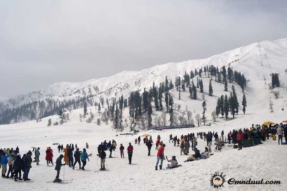 Menangkal Dinginnya Salju di Kashmir dengan Tolak Angin