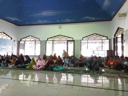 Kelompok 34 KKN Muhammadiyah V 2018 Gelar Festival Anak Masjid
