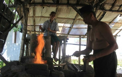 Menengok Perajin "Pande" Besi Tradisional Terakhir di Trowulan