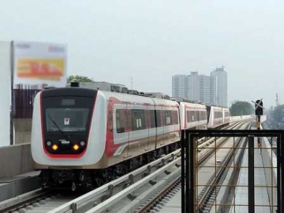 Kereta LRT Jakarta Diuji Operasi