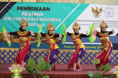 Cara Santun Memagari Budaya Indonesia di Luar Negeri