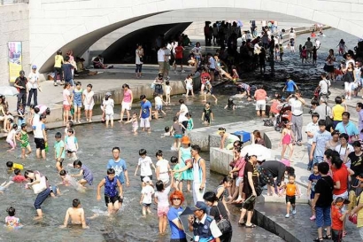 Bongkar Jalan Layang, Cara Seoul Mempercantik Sungai Cheonggyecheon