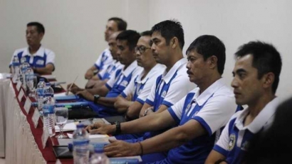 Jalan Panjang Menjadi Pelatih Sepak Bola di Indonesia