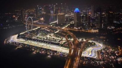 Lewis Hamilton Taklukkan Sirkuit Marina Bay Singapura