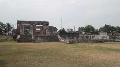 Reruntuhan Keraton Kaibon yang Masih "Utuh"
