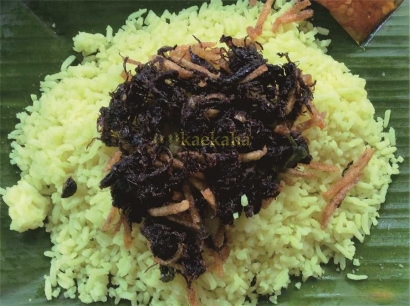 Kegundahan di Balik Nikmatnya Nasi Kuning Dendeng Rusa, Khas Banjarmasin