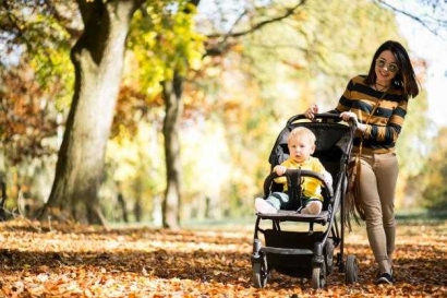 Ini Alasan Emak-emak Inggris Suka Membawa Bayi Pergi Jalan-jalan