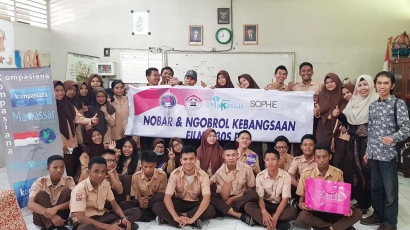 Nonton Bareng Film G30S PKI dan Ngobrol Kebangsaan di SMA Nasional Makassar