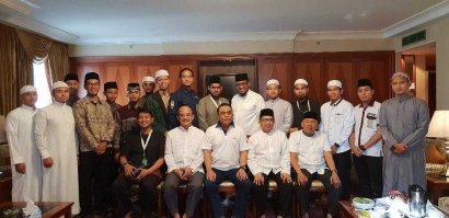 Waketum Dewan Masjid Indonesia Ajak Mahasiswa Indonesia di Timur Tengah Pulang Kampung