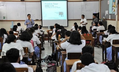 Bulan Bahasa 2018 SMP Pangudi Luhur, Workshop Menulis itu Mudah