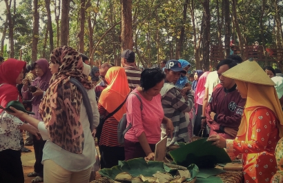 Uniknya Minggon Jatinan Hutan Kota Rajawali Jadi Pusat Jajanan Tradisional Batang