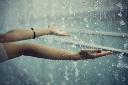 Meyimpan Kenangan dalam Rintik Hujan