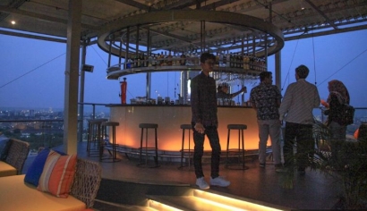 5 Lokasi Cafe Romantis Rooftop Surabaya yang Lagi Viral
