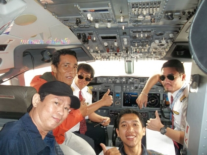 Asik, Bisa Berpose di Kokpit Lion Air