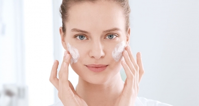 Tips Memilih Skincare Untuk Menangani Wajah Berjerawat