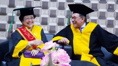 Anwar Ibrahim Dapat Gelar Doktor Kehormatan dari UNP
