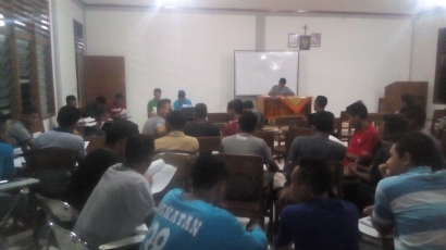 Fratres Filosofan Keuskupan Atambua Gelar Forum Akademik APC
