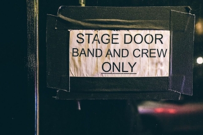 Cerpen | On Backstage