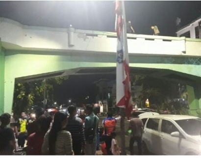 Semoga Jatuhnya Korban Viaduct di Surabaya Membara, Menyadarkan Kita Bahwa Rel Kereta Api Berbahaya