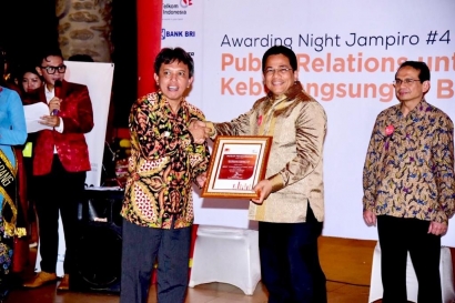 Ketua DPR RI Bambang Soesatyo Mendapat Penghargaan Best Communicators 2018