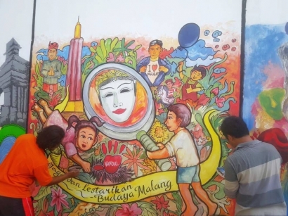 Adu Kreativitas Melukis Mural Malang Heritage di Whiz Prime Hotel Malang