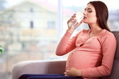 Jumlah Air Mineral Ideal bagi Ibu Hamil