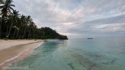 Pesona Pantai Pulau Labengki, Sulawesi Tenggara
