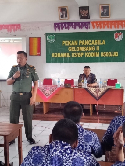 Danramil 03/GP Kapten Inf. Jefriansen Sipayung Bekali Pelajar SMP Bhara Trikora Jelambar Dengan Materi Wawasan Kebangsaan