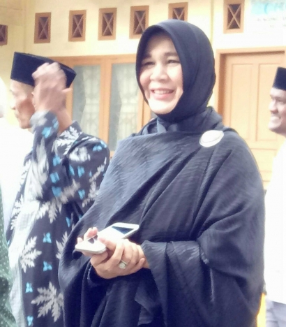 Mantan Wali Kota Banda Aceh, Illiza Sa'aduddin Djamal Berbaur bersama Masyarakat