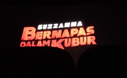 Keganjilan-keganjilan Film "Suzzanna Bernapas Dalam Kubur"