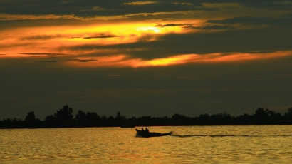 Pemandangan Sunset Menakjubkan di Kalimantan Selatan