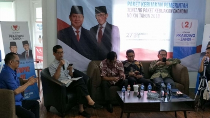 Silakan Saja Mau Kritik Pak Prabowo dan Pak Jokowi di Sini