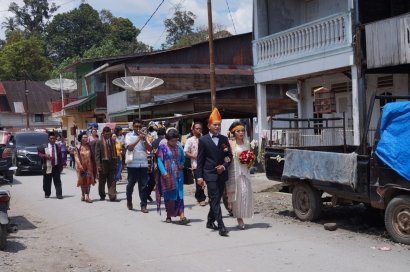 Uniknya Pesta Pernikahan Orang Batak Toba di Kampung Sarulla