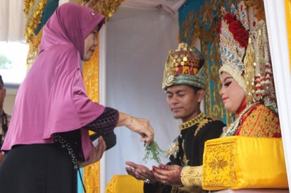 Mengenal Tradisi "Peusijuek" dalam Masyarakat Aceh dan Perlu Dilestarikan