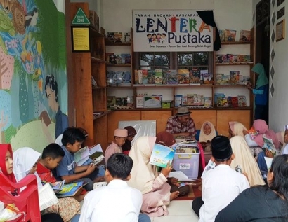 Cara TBM Lentera Pustaka Tradisikan Baca Anak-anak Gunung Salak