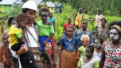 Pendekatan Kesejahteraan Jokowi vs Provokasi Kebencian Kelompok Kriminal Bersenjata di Papua