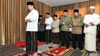 Walau Sibuk, Jokowi Tidak Lupakan Keagamaan dan Mengimami Salat Zuhur