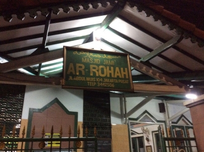 Masjid Ar-Rohah, Oase Bersejarah di Tengah Riuh Jantung Kota Jakarta