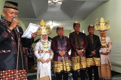Mantan Kapolda Lampung Terima Gelar Adat Lampung Megou Pak