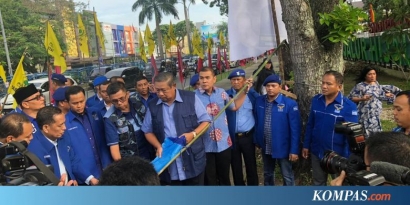 Prabowo Diuntungkan dengan Perusakan Bendera dan Baliho Demokrat