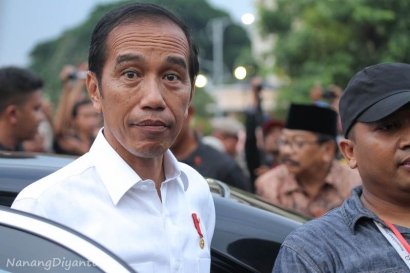 [Foto] Warga Histeris Saat Kunjungan Presiden Jokowi di Ponorogo